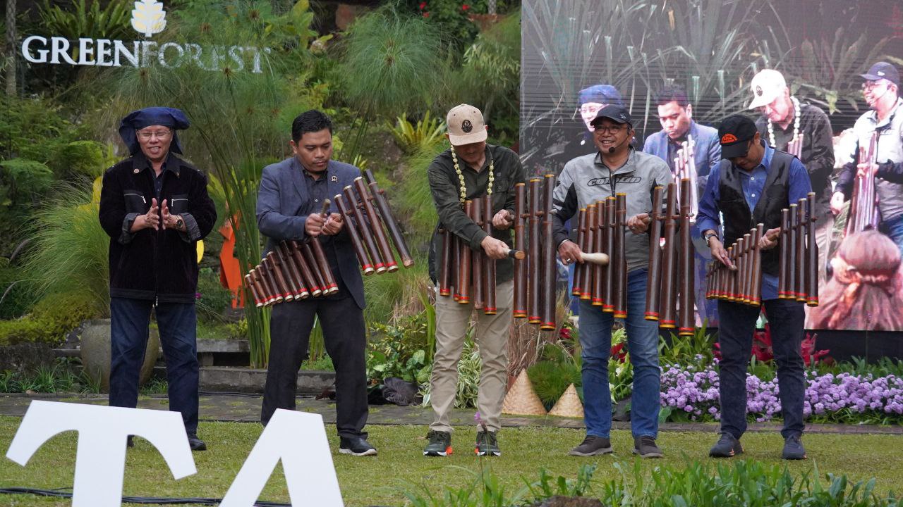 Tampilkan Drama Musikal Hajat Desa, Pembukaan Forum Perangkat Daerah Disparbud Jabar Menuai Pujian